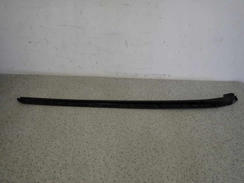 HYUNDAI i30 06- I30 LISTWA SZYBY CZOŁOWEJ LEWA 3/5