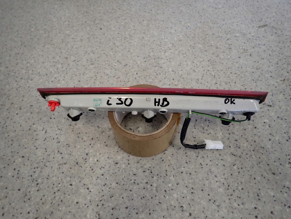 HYUNDAI i30 HB 07-12 LAMPA TRZECI STOP ŚWIATŁA 5/7