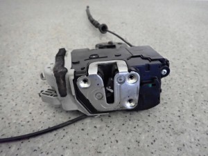 KIA VENGA 09- ZAMEK DRZWI PRZEDNI LEWY 6/7 MINIATURA