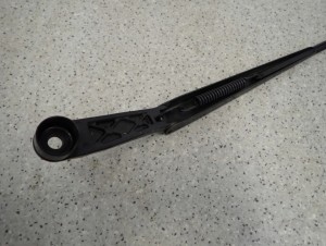 SUZUKI SX4 SEDICI 06-13 RAMIE WYCIERACZKI PRZEDNIE LEWE 4/5 MINIATURA