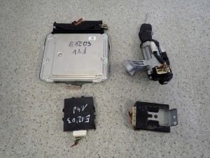 TOYOTA COROLLA 1.4 D4D 04-07 ZESTAW STARTOWY KOMPUTER STACYJKA 7/7 MINIATURA