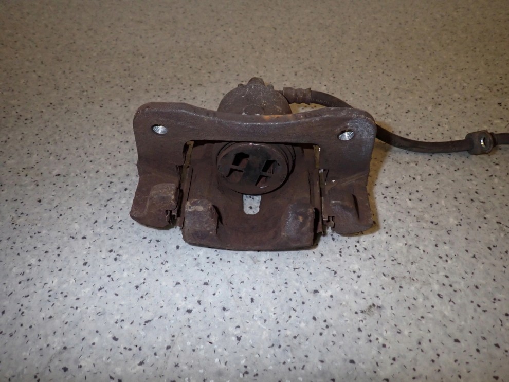 SUZUKI CELERIO 14-19 ZACISK HAMULCOWY PRZEDNI PRAWY 4/7