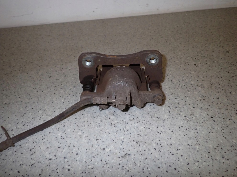 SUZUKI CELERIO 14-19 ZACISK HAMULCOWY PRZEDNI PRAWY 6/7