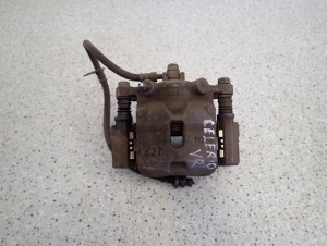 SUZUKI CELERIO 14-19 ZACISK HAMULCOWY PRZEDNI PRAWY 1/7 MINIATURA