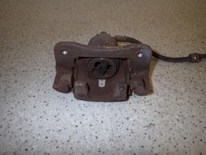 SUZUKI CELERIO 14-19 ZACISK HAMULCOWY PRZEDNI PRAWY 4/7 MINIATURA