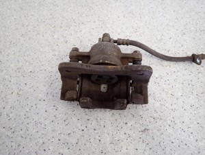 SUZUKI CELERIO 14-19 ZACISK HAMULCOWY PRZEDNI PRAWY 5/7 MINIATURA