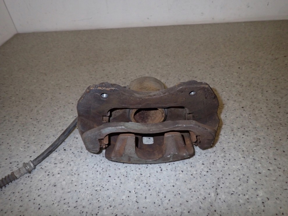 LANCER VII 04-07 ZACISK HAMULCOWY PRZEDNI LEWY 6/6