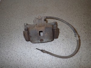 LANCER VII 04-07 ZACISK HAMULCOWY PRZEDNI LEWY 3/6 MINIATURA