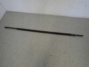 HYUNDAI IX20 HB 09- LISTWA ZGARNIAJĄCA SZYBY PRZEDNIA LEWA PARAPET 6/8 MINIATURA