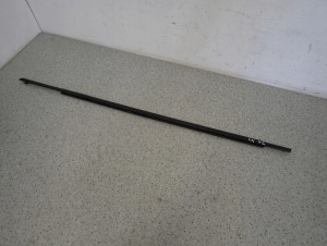 HYUNDAI IX20 HB 09- LISTWA ZGARNIAJĄCA SZYBY PRZEDNIA LEWA PARAPET 7/8 MINIATURA