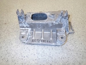 NISSAN NOTE E11 06-11 PODSTAWA AKUMULATORA WSPORNIK 2/7 MINIATURA
