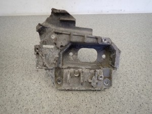 NISSAN NOTE E11 06-11 PODSTAWA AKUMULATORA WSPORNIK 3/7 MINIATURA