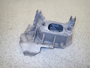 NISSAN NOTE E11 06-11 PODSTAWA AKUMULATORA WSPORNIK 5/7 MINIATURA