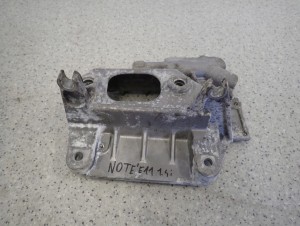 NISSAN NOTE E11 06-11 PODSTAWA AKUMULATORA WSPORNIK 7/7 MINIATURA