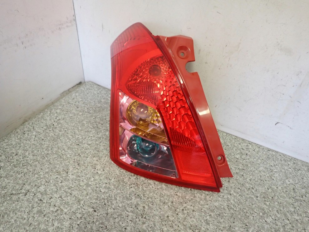 SUZUKI SWIFT MK6 07-09 LAMPA TYLNA LEWA LIFT 4/12