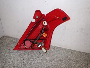 SUZUKI SWIFT MK6 07-09 LAMPA TYLNA LEWA LIFT 9/12 MINIATURA