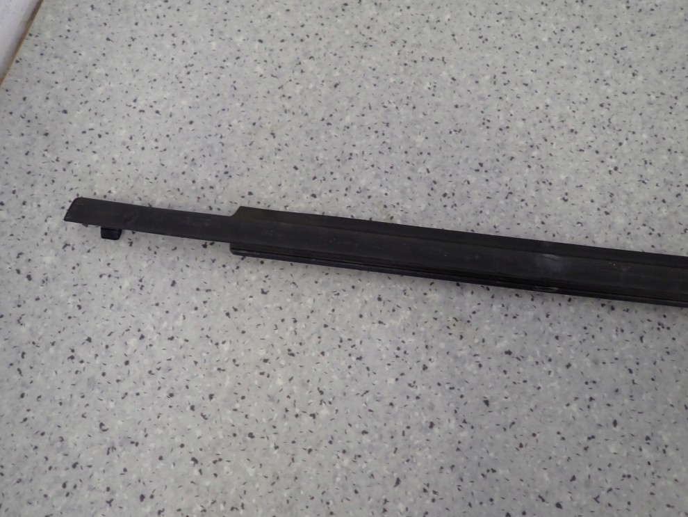 HYUNDAI IX20 HB 09- LISTWA ZGARNIAJĄCA SZYBY TYLNA LEWA PARAPET 4/7