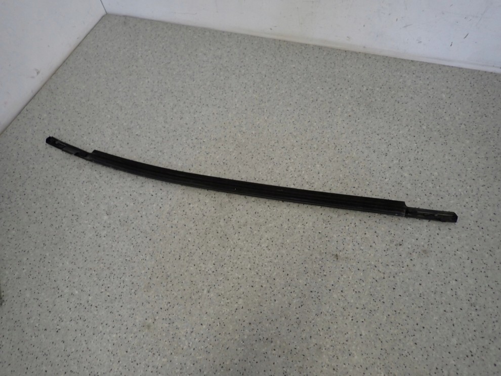 HYUNDAI IX20 HB 09- LISTWA ZGARNIAJĄCA SZYBY TYLNA LEWA PARAPET 5/7