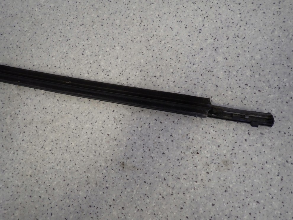 HYUNDAI IX20 HB 09- LISTWA ZGARNIAJĄCA SZYBY TYLNA LEWA PARAPET 6/7