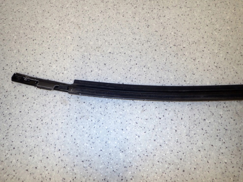 HYUNDAI IX20 HB 09- LISTWA ZGARNIAJĄCA SZYBY TYLNA LEWA PARAPET 7/7