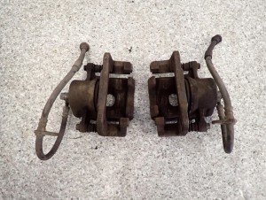 SUZUKI NISSAN PIXO ALTO 09- ZACISK HAMULCOWY PRZEDNI LEWY LUB PRAWY 3/7 MINIATURA