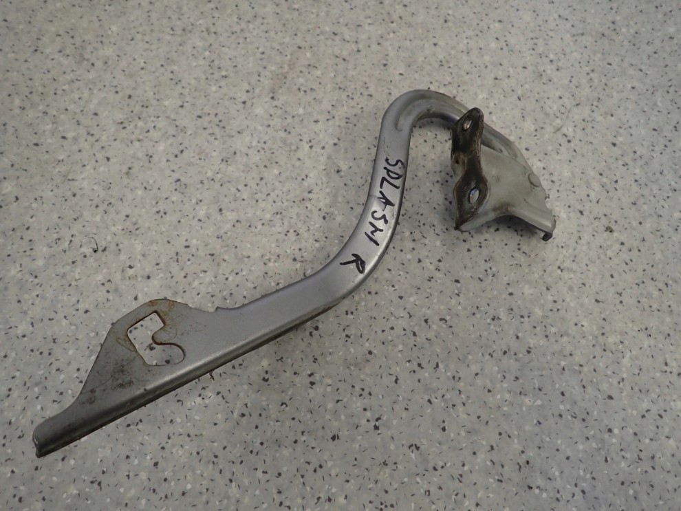 SUZUKI SPLASH 08-14 ZAWIAS MASKI PRAWY 1/4