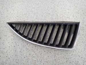 MITSUBISHI LANCER 03-07 ATRAPA CHŁODNICY PRZEDNIA PRAWA 1/5 MINIATURA