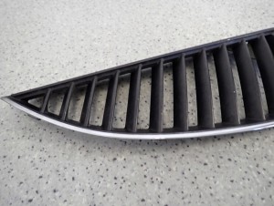 MITSUBISHI LANCER 03-07 ATRAPA CHŁODNICY PRZEDNIA PRAWA 3/5 MINIATURA