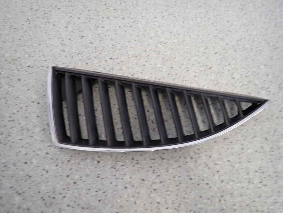 MITSUBISHI LANCER 03-07 ATRAPA CHŁODNICY PRZEDNIA LEWA 1/4