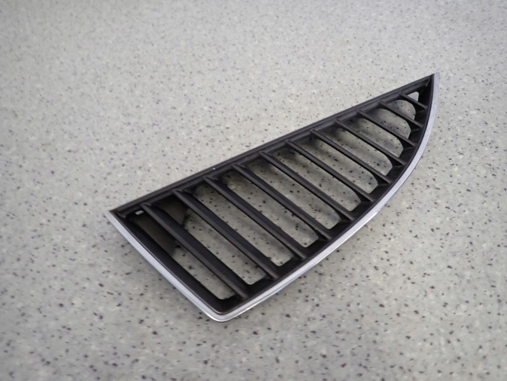 MITSUBISHI LANCER 03-07 ATRAPA CHŁODNICY PRZEDNIA LEWA 3/4