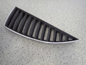 MITSUBISHI LANCER 03-07 ATRAPA CHŁODNICY PRZEDNIA LEWA 2/4 MINIATURA