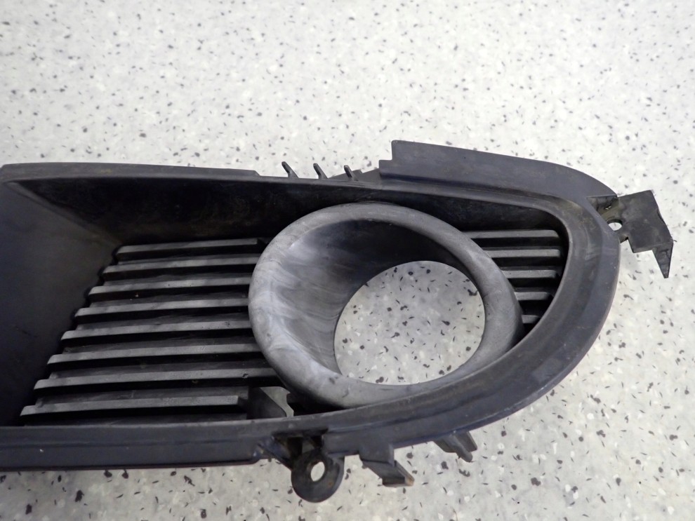 LANCER VII 04-07 KRATKA HALOGENU PRZEDNIA LEWA 2/6