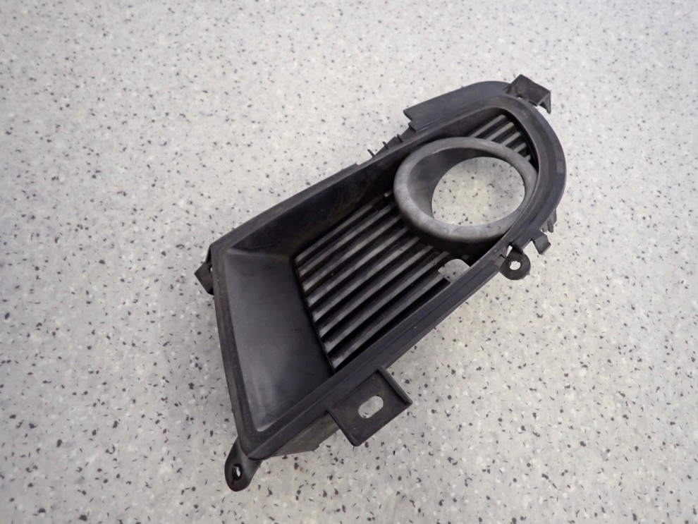 LANCER VII 04-07 KRATKA HALOGENU PRZEDNIA LEWA 3/6