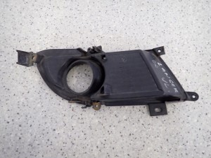 LANCER VII 04-07 KRATKA HALOGENU PRZEDNIA LEWA 6/6 MINIATURA