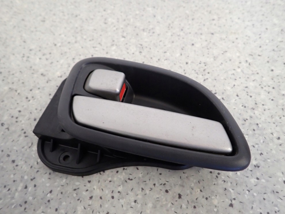 KIA CARENS III 06-12 KLAMKA WEWNĘTRZNA TYLNA LEWA 2/4