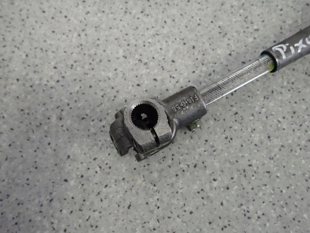 SUZUKI ALTO 09- PIXO KRZYŻAK KOLUMNY KIEROWNICZEJ 3/4