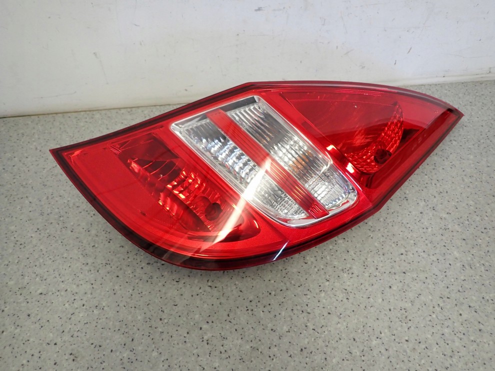 HYUNDAI i30 07-11 HB LAMPA TYLNA PRAWA 3/6