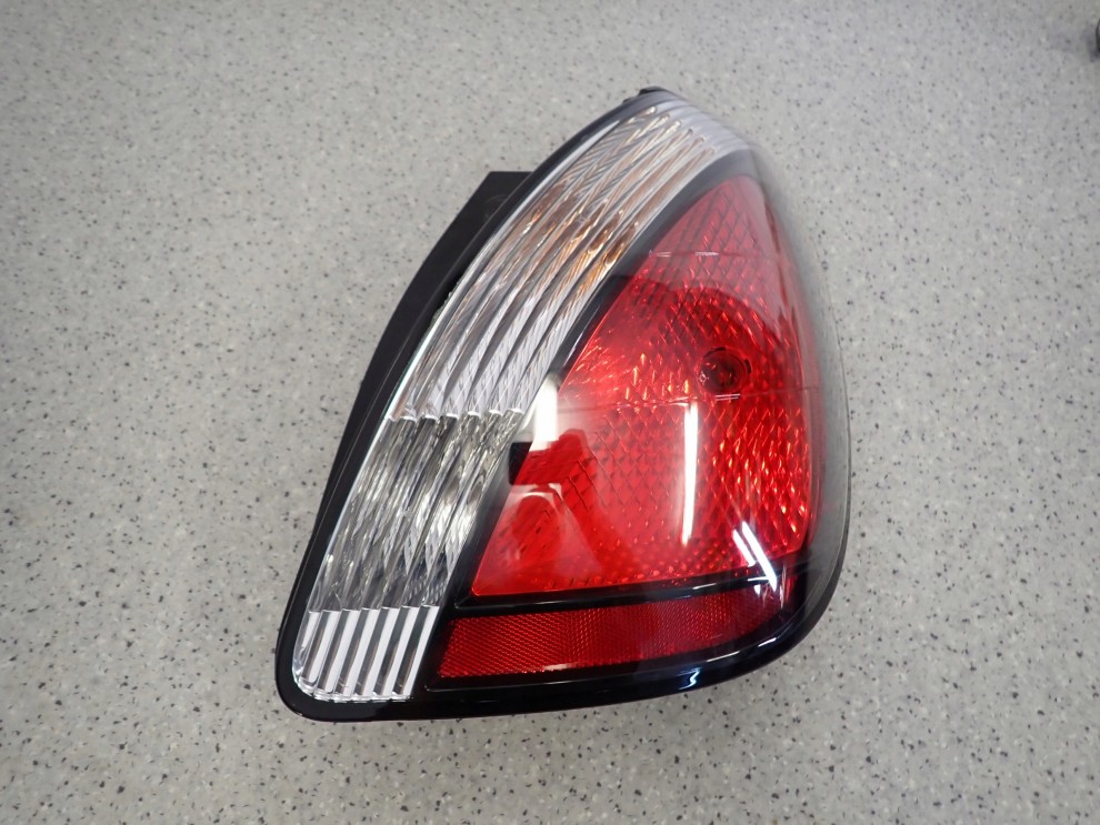 KIA RIO II 05-10 LAMPA TYLNA PRAWA 1/8