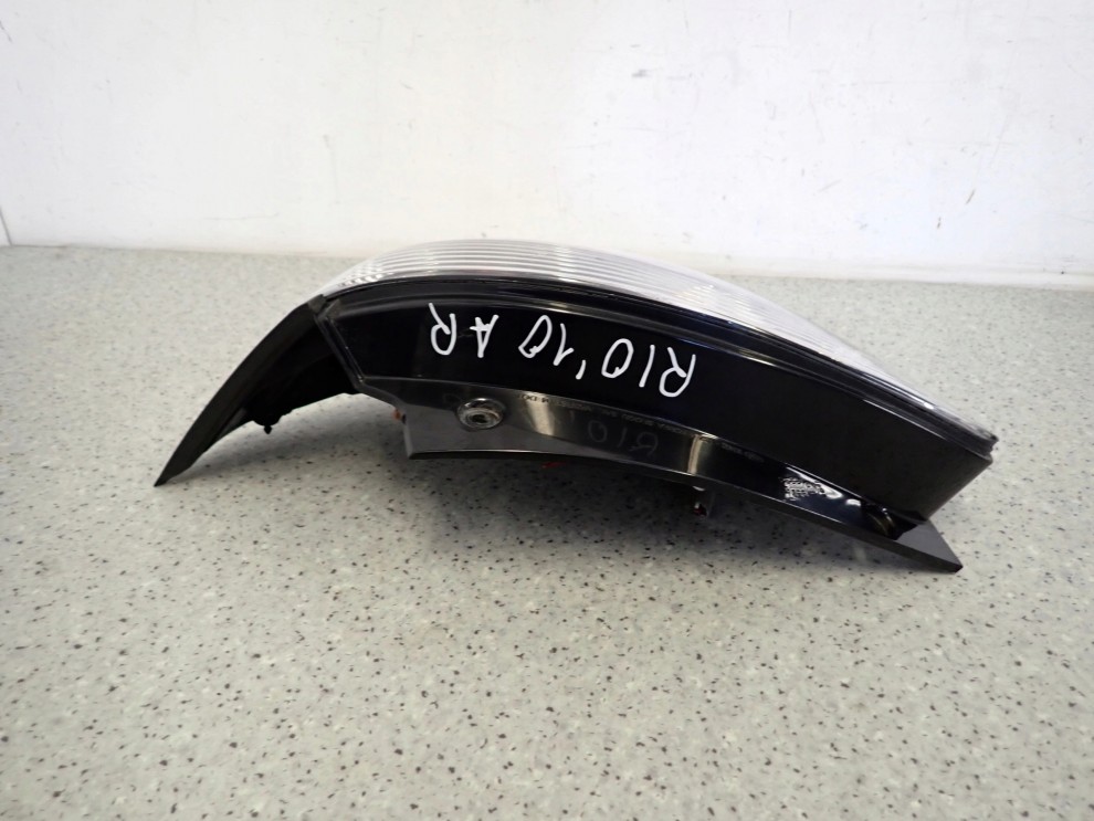 KIA RIO II 05-10 LAMPA TYLNA PRAWA 5/8