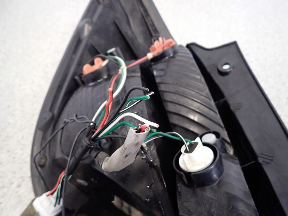 KIA RIO II 05-10 LAMPA TYLNA PRAWA 8/8