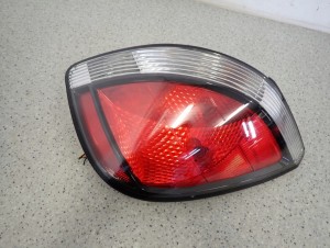 KIA RIO II 05-10 LAMPA TYLNA PRAWA 3/8 MINIATURA