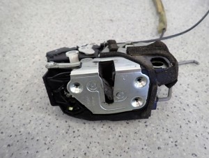 MAZDA5 MAZDA 5 05-10 ZAMEK DRZWI PRZEDNI PRAWY 4/5 MINIATURA