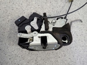 MAZDA5 MAZDA 5 05-10 ZAMEK DRZWI PRZEDNI PRAWY 5/5 MINIATURA