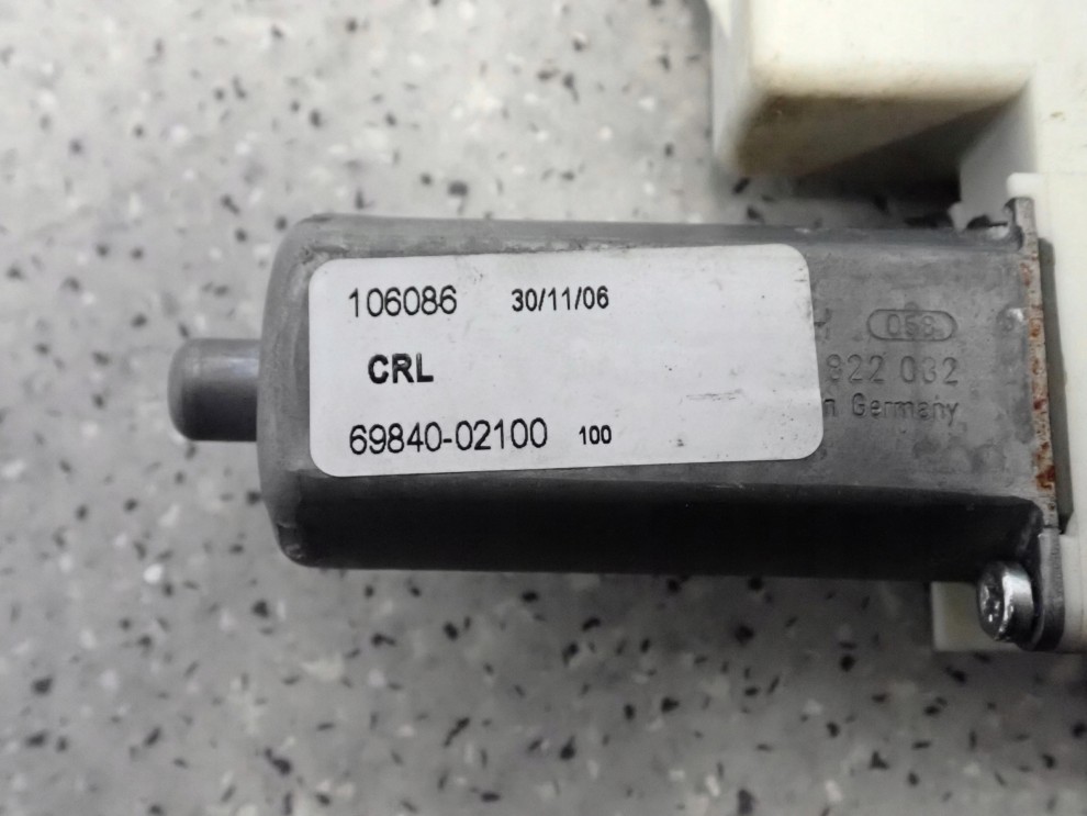 TOYOTA COROLLA E12 02- PODNOŚNIK SZYBY TYLNY LEWY 4/4