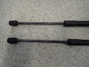 SUZUKI SX4 06-13 SIŁOWNIKI KLAPY BAGAŻNIKA 3/4 MINIATURA