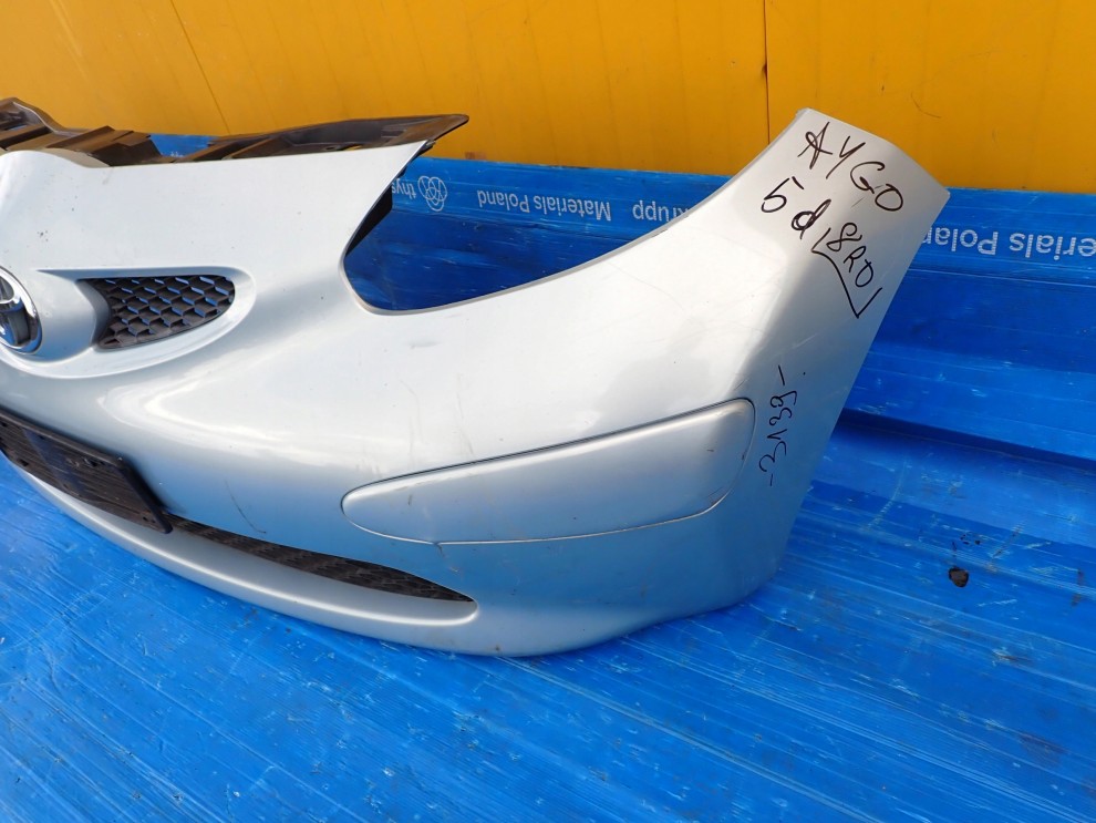 TOYOTA AYGO 06-12 ZDERZAK PRZEDNI 8R0 4/10