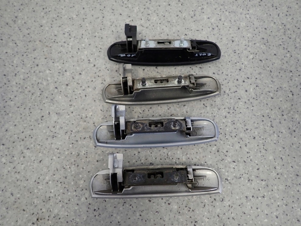 MITSUBISHI COLT 04- KLAMKA DRZWI PRZEDNICH TYLNYCH LEWYCH 4/6