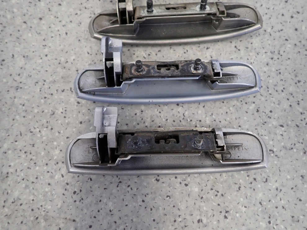 MITSUBISHI COLT 04- KLAMKA DRZWI PRZEDNICH TYLNYCH LEWYCH 5/6