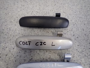 MITSUBISHI COLT 04- KLAMKA DRZWI PRZEDNICH TYLNYCH LEWYCH 3/6 MINIATURA