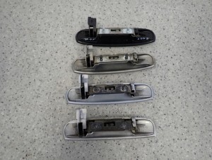 MITSUBISHI COLT 04- KLAMKA DRZWI PRZEDNICH TYLNYCH LEWYCH 4/6 MINIATURA